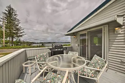 Image de Pet-Friendly Togus Pond Home: Kayak & Canoe!