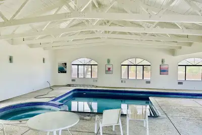Image de Indoor Swimming Pool And Very Spacious And Luxury