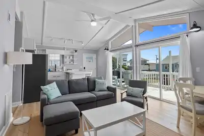Image de Atlantic Breeze North - Renovated & Cozy - Walk To Beach