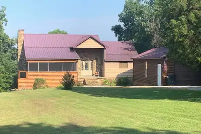 Image de Modern Lakefront Log Cabin on Rough River Lake