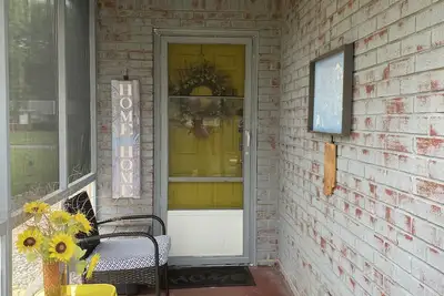 Image de Laura’s Sweet Suite<br>Private, Cozy 2-Bd Rm Guest Suite. <br> Hot Tub