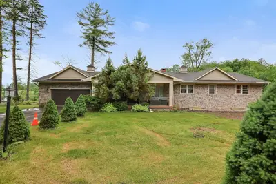 Image de Luxury Lake Front Camelot Villa