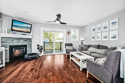 Image de Lakescape Modern 3bd Townhome Downtown Wineries