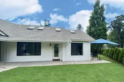 Image de New Adorable Open Concept Cottage