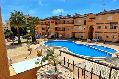 Image de Very good area - close to the sea, bars and shopping!