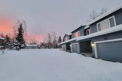 Image de Newly Built Townhome W/ 2 Bedroom & Heated Garage