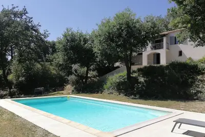 Image de Villa moderne avec piscine, parc arboré de 4000m2