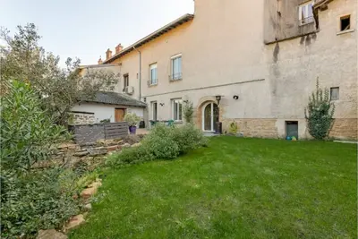 Image de Appartement avec jardin dans charmante propriété
