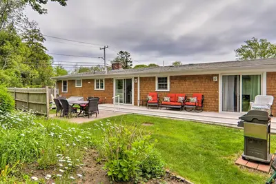 Image de Near Craigville Beach & Main St! Sunny Cottage