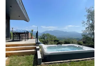 Image de Chalet jacuzzi & sauna - Entre lacs & montagnes