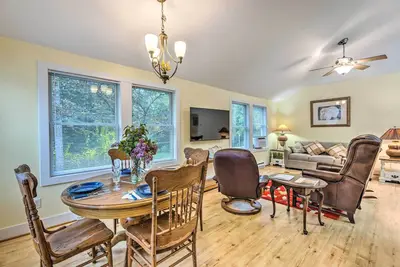 Image de Near Ice Fishing & Snowmobiling: Frankfort Home