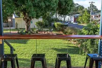 Torquay Treasure - Located in beautiful Hervey Bay less than 100m walk to the beach