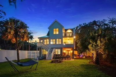 Image de Large Peaceful Home | Hot Tub, Dock Near Beach