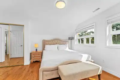 Image de Private 2bdrm unit with ensuite Laundry -  U5a