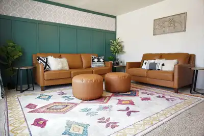 Image de Unleash Your Inner Explorer: The Dam Dino House!