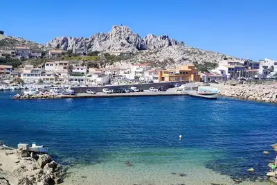 Image de Les Goudes, vintage cabin overlooking Maïre Island, 2 terraces near the beach