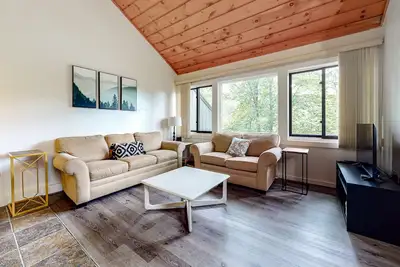 Image de New Owner Mountainview condo-year round outdoor activities w/ pool & hot tub