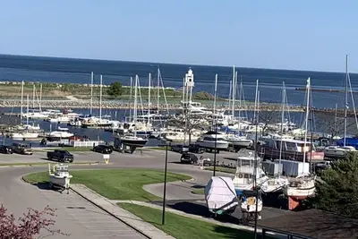 Image de Stunning marina & Lake Michigan views, walking distance to downtown!