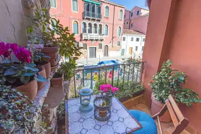 Image de Vue sur le canal depuis la terrasse, air conditionné, wi-fi. . . what else?