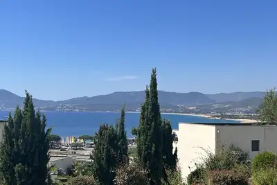 Image de 2 pièces avec vue sur le golfe d’Ajaccio dans résidence  de standing