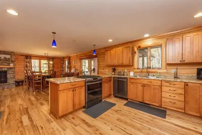 Image de New! Fireside: Lake/Golf Area, Dogs Welcome, A/C, Hot Tub, Fire Pit!