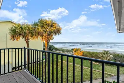 Image de Blue Skies Oceanfront 2 bedroom townhouse