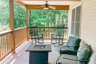 Image de Lake Barkley Getaway with Boat Parking & Scenic Deck Views