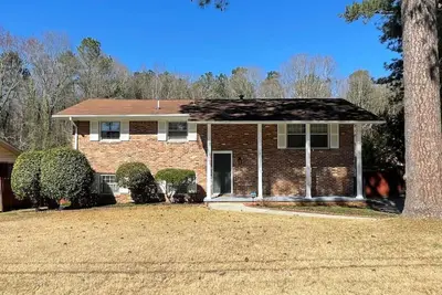 Image de Brand New 5 Bedroom in Atlanta's East Side