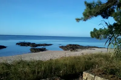 Image de maison les pieds dans l'eau dans domaine paisible