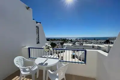 Image de Relax on the balcony with sea views