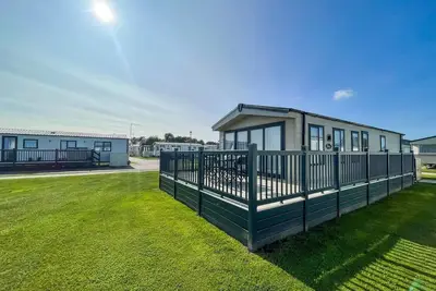 Image de Stunning lodge full sea views at Broadland Sands in Suffolk ref 20089bs