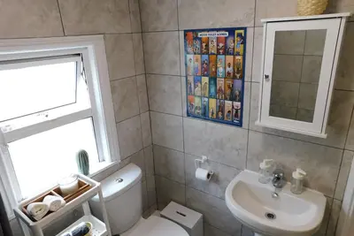 Image de Cosy London Terrace House! - 20 minutes away from London Bridge.