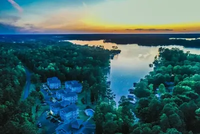 Image de 3 Br Lake Retreat King Bed, Deep Water Docks, & High Speed Wi-Fi