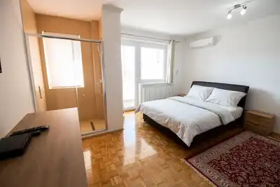 Lovely 3-Bedroom with a free parking - Julphar