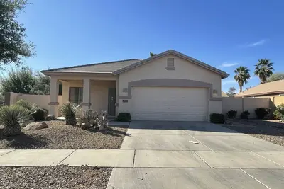 Image de Pet Friendly-Modern 3 bedroom home with large pool & backyard