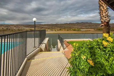 Image de Steps from the River! Cozy 2 bed/ 2 bath condo. Min 30 day rental.