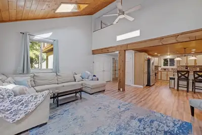 Image de Spacious home minutes from Gunstock and Lake Winnipesaukee