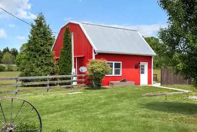 Image de Tiny Barn w/Modern Charm on 3 Acres, Mountain and Pasture Views- Sleeps 4