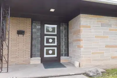 Image de Mid Century Modern-close to city park and pool.