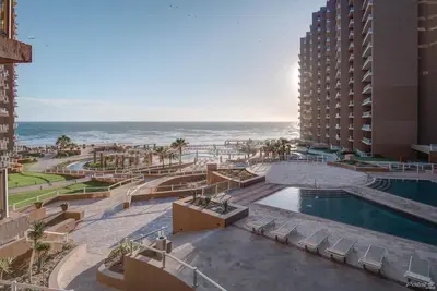 Image de Beach Front! Fantastic Views. 2nd floor 2 bed/2 bath at Las Palomas Phase 2.