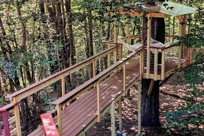 Image de Secret Private Pocono Retreat with Amazing Treehouse Deck, Hot Tub, Gameroom, Ac