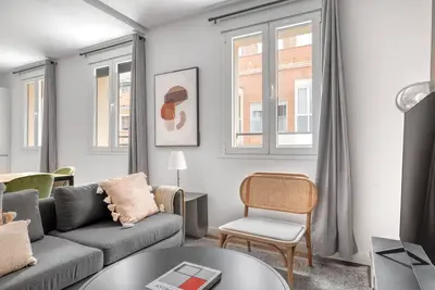 Image de Immpecable Salamanca 3br w/terrace, by Blueground