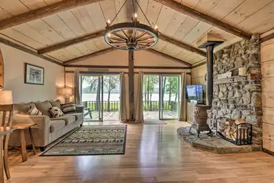 Image de Cozy Lake Champlain Cottage w/ Beautiful View