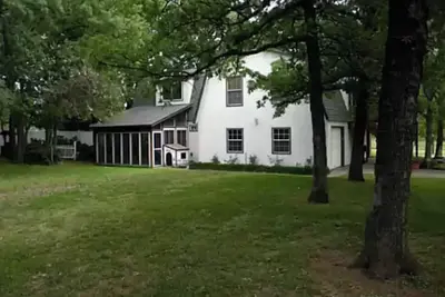 Image de Private gated Cottage on 2 acres stocked pond, hot tub,