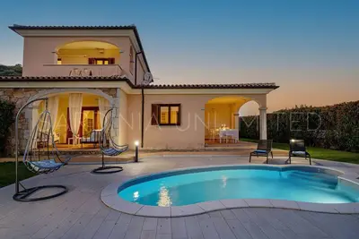 Villa à San Teodoro avec 4 chambres à coucher, 8 couchages