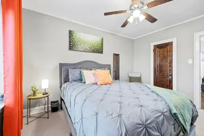 Image de Spacious Apt/Comfy Bed/Free Parking/22mins to Ord&Mdw