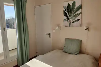 Image de Appartement refait à neuf, calme et ensoleillé à 2 pas de la plage - animaux Ok