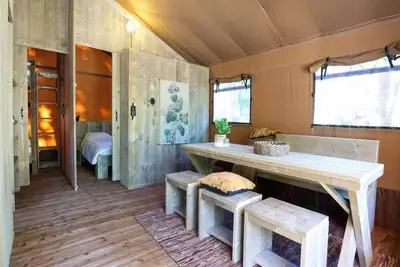 Image de Tente lodge avec installations sanitaires