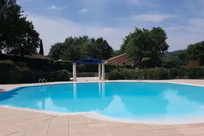 Image de Maison tout équipée dans résidence sécurisée avec piscine