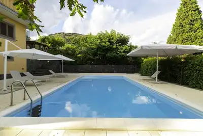 Image de Villa Sara sull'Etna avec piscine privée, bain à remous et Wi-Fi